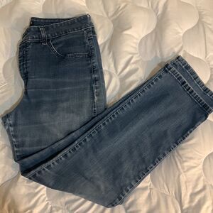 Lee Jeans Waist 32. Inseam 28 inches Altered